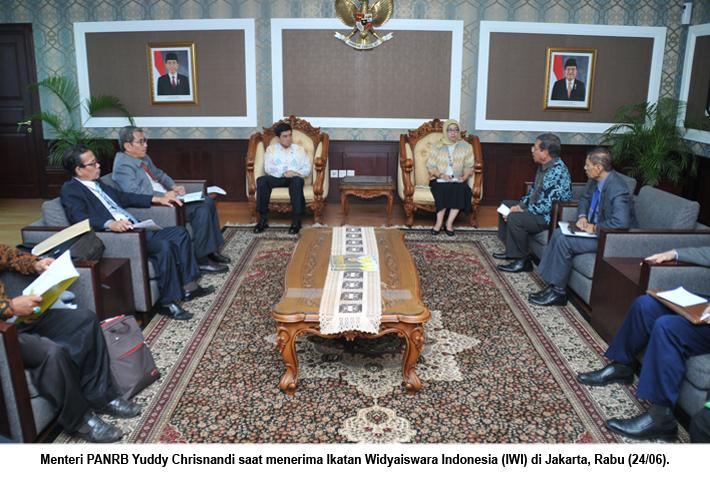 20150624 Yuddy menerima IWI
