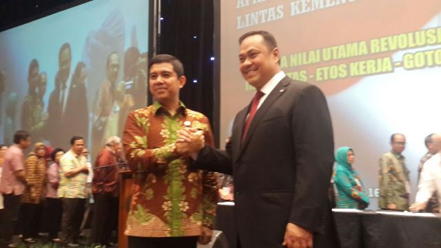 20151106 MENTERI Pelatihan Revolusi Mental Lintas K L di menara 165 3
