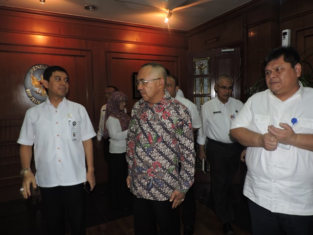 20160323 - DEP RB - Penyerahan Laporan kinerja Plt Gub Riau 4