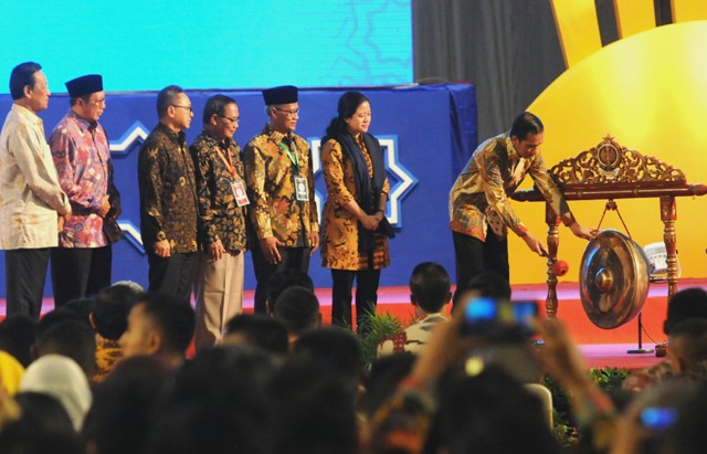 20160524 jokowi pukul gong