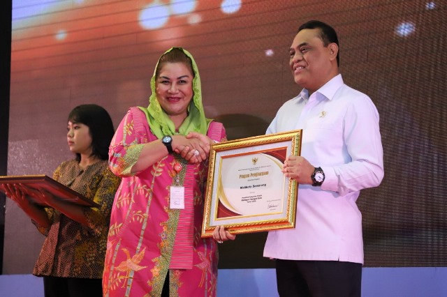 20181127 penyerahan raport pelayanan publik yogyakarta