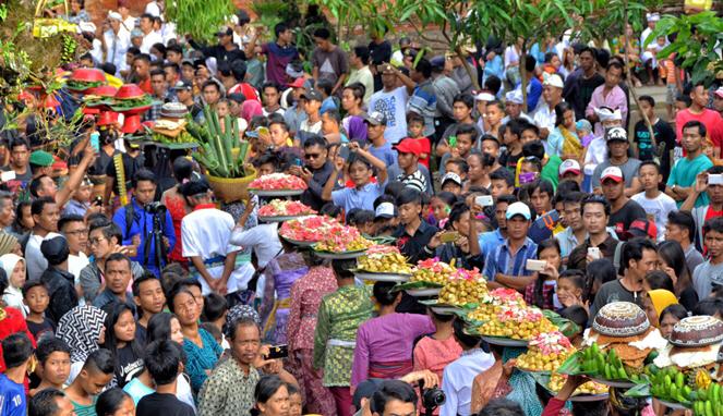 20190606 Tradisi Unik di Berbagai Daerah Sambut Lebaran Perang Topat
