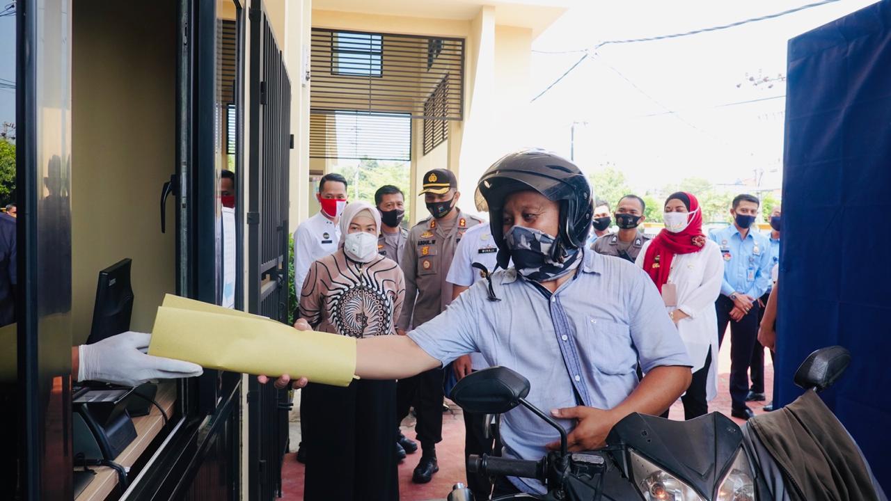 20200722 Kementerian PANRB Apresiasi Layanan Drive Thru SIM di MPP Batang 2