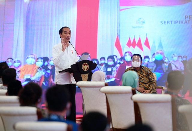 20201110 Presiden Serahkan Satu Juta Sertifikat untuk Bidang Tanah di Seluruh Indonesia