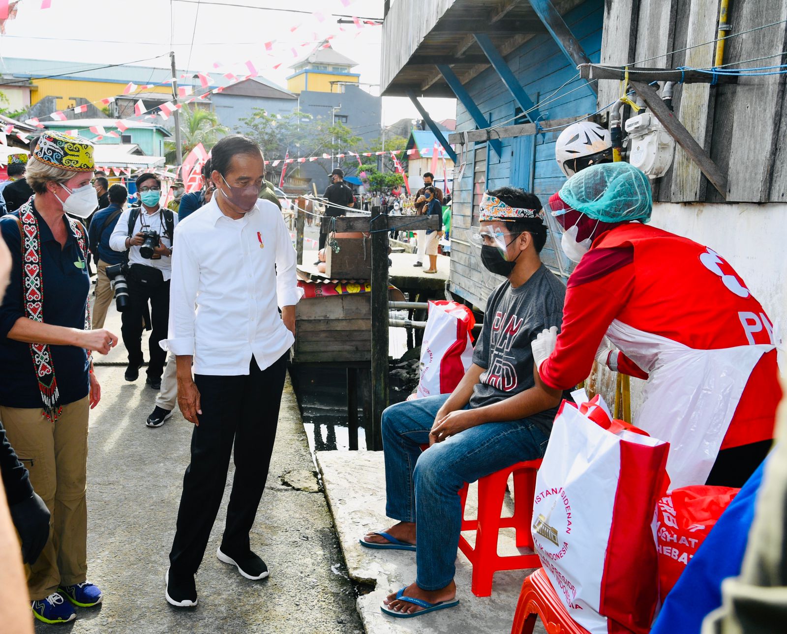 20211021 Presiden Targetkan 70 Persen Penduduk Telah Divaksinasi di Akhir Tahun