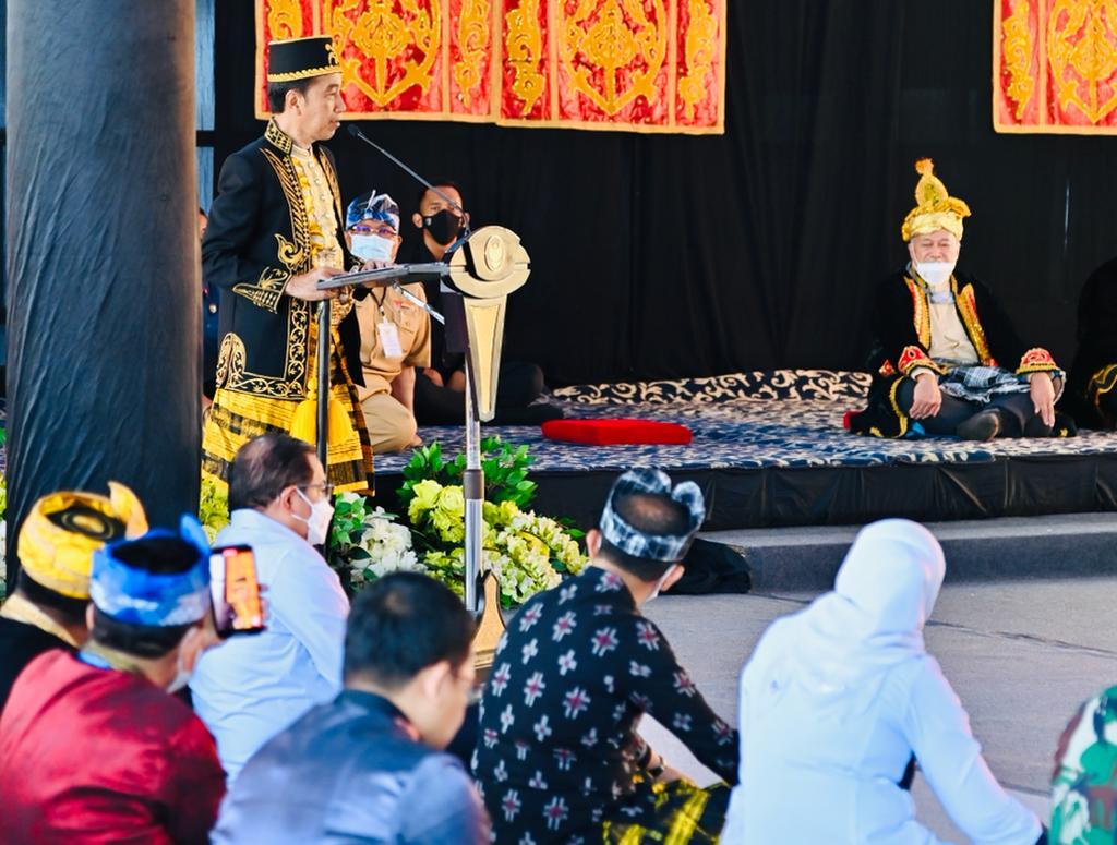 20220927 Presiden Apresiasi Kesultanan Buton Mampu Jaga Kearifan Lokal
