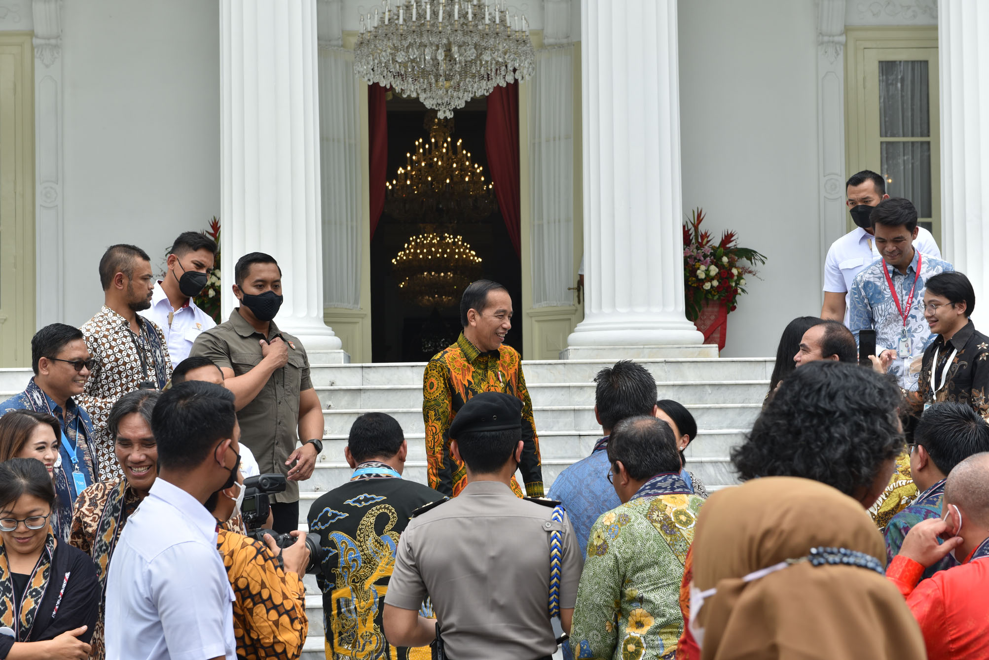 20221202 Presiden Ungkap Potensi Besar Indonesia untuk Kembangkan Ekosistem Kendaraan Listrik