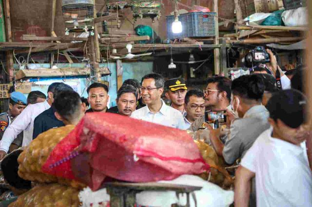 20230306 Pasokan Cabai dan Bawang Aman Jelang Ramadan di Pasar Kramat Jati Cukup