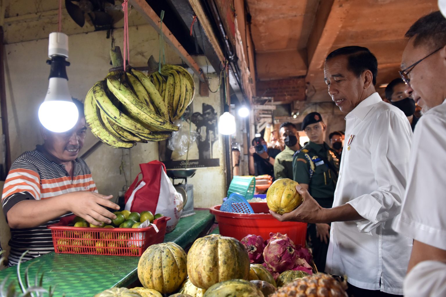 20230405 Jelang Lebaran Presiden Jokowi Cek Harga Pangan di Dua Pasar Jakarta