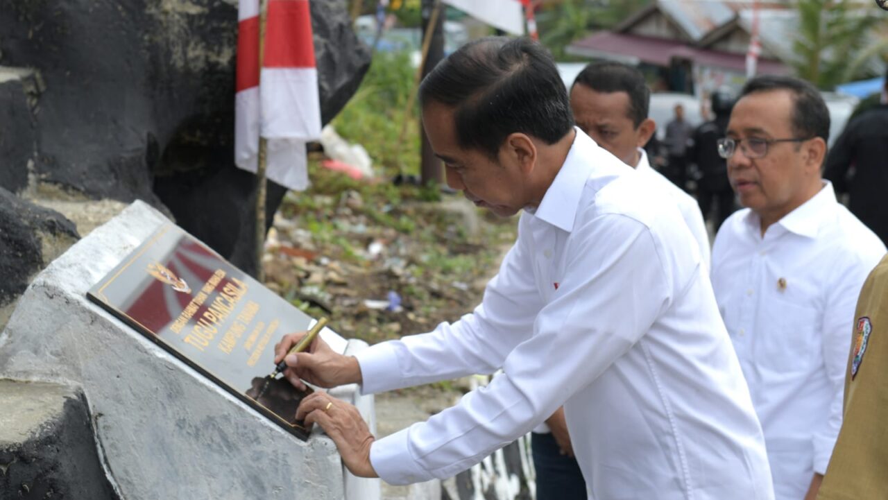 20231124 Pagi di Fakfak Presiden Jokowi Tanda Tangani Tugu Pancasila Kampung Tanama