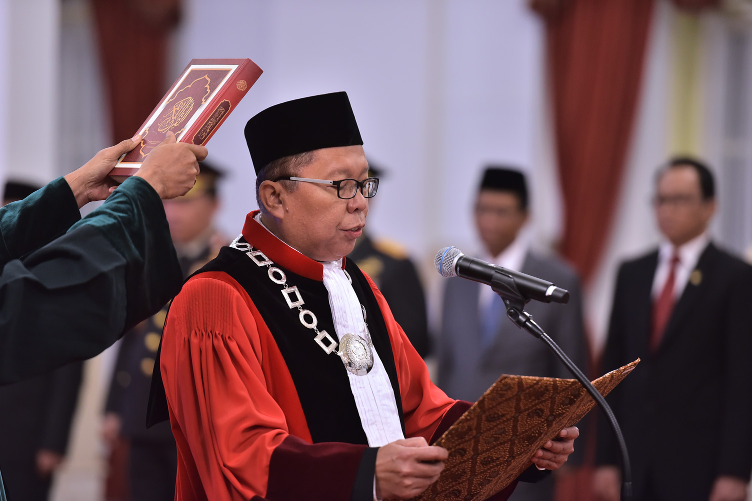 20240118 Presiden Jokowi Saksikan Pengucapan Sumpah Arsul Sani Jadi Hakim Mahkamah Konstitusi