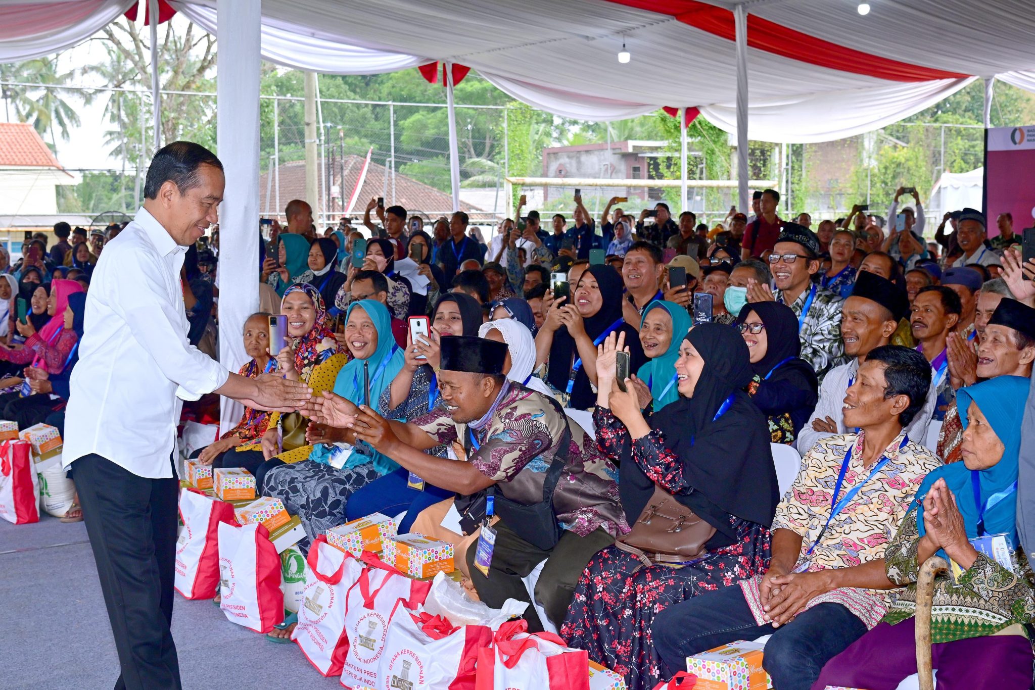 20240122 Presiden dan Ibu Iriana Cek Penyaluran Bantuan Pangan di Kota Salatiga