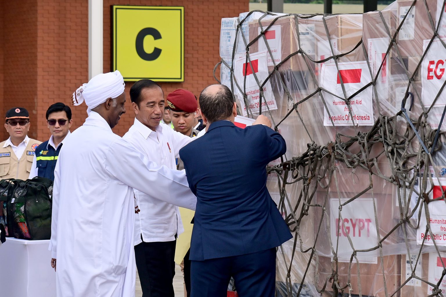 20240403 Presiden Jokowi Lepas Pengiriman Bantuan Kemanusiaan untuk Palestina dan Sudan