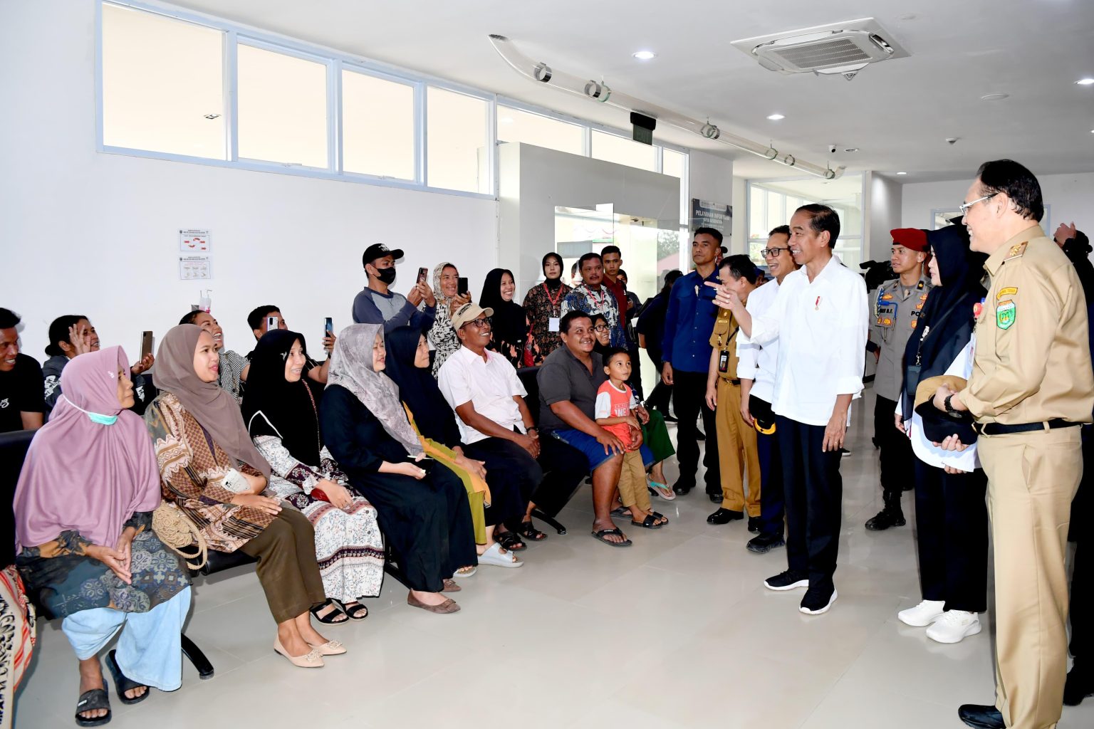 20240404 Presiden Jokowi Tinjau Fasilitas dan Pelayanan Kesehatan di RSUD Sultan Thaha Saifuddin
