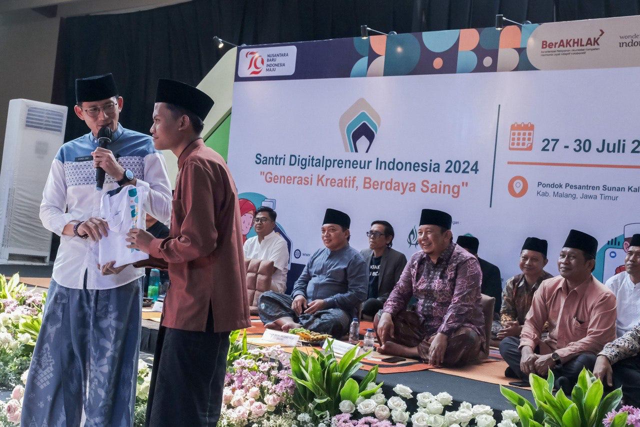 20240729 Sandiaga Uno Dorong Santri Jadi Digitalpreneur Berdaya Saing di Era Digital
