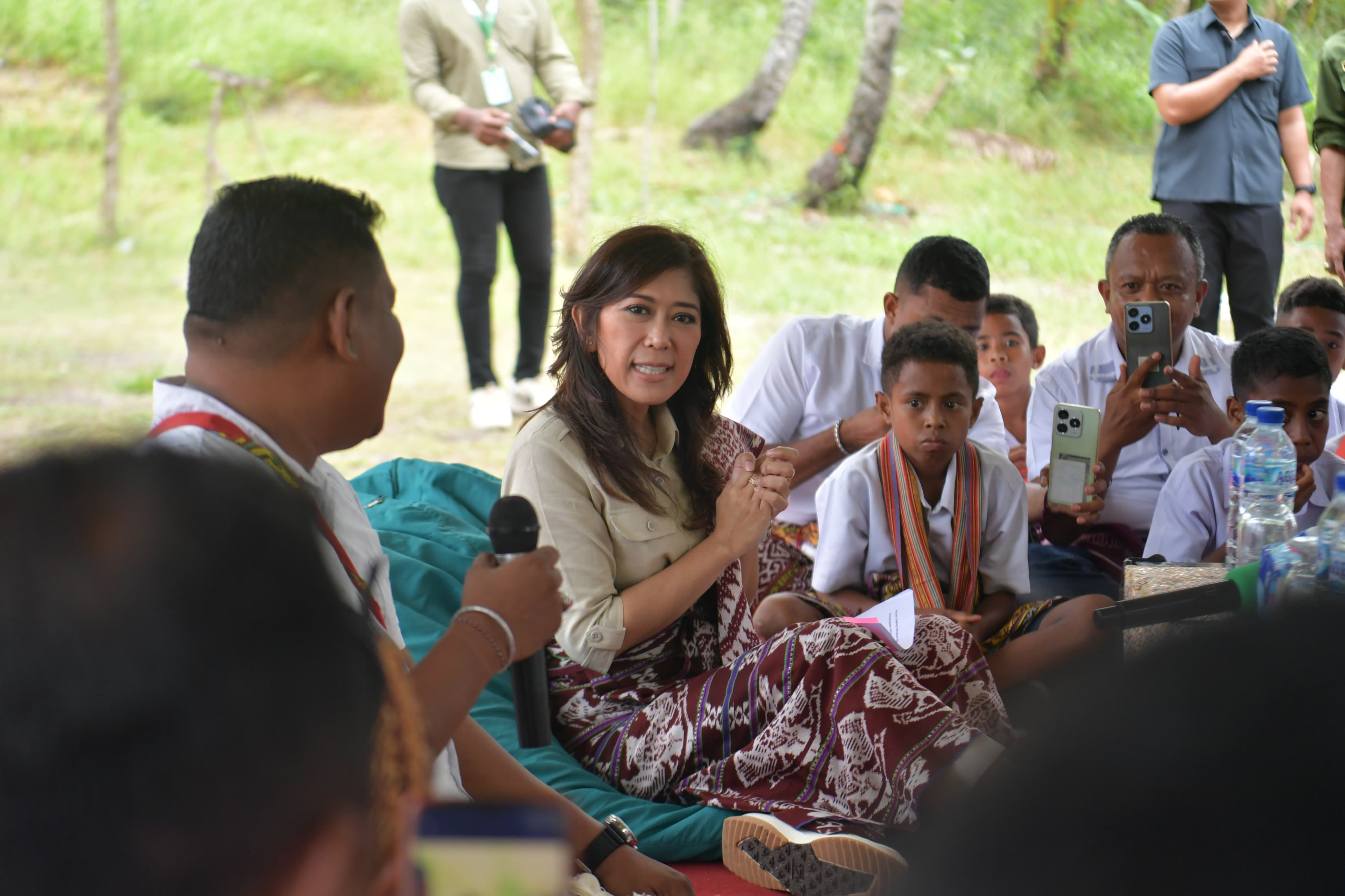 20241031 Kunjungi Daerah 3T di NTT Menkomdigi Sinyal Internet dan Fasilitas Pendidikan Jadi Prioritas