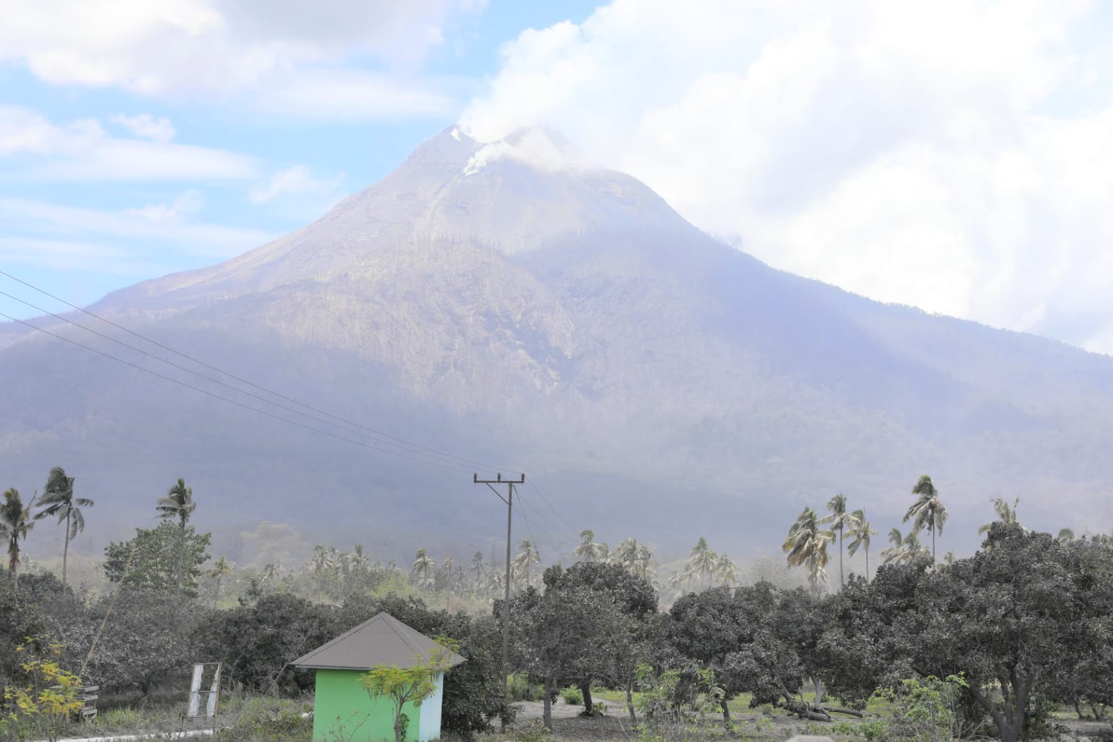 20241108 BNPB Siapkan Relokasi Warga Terdampak Erupsi Gunungapi Lewotobi Laki Laki