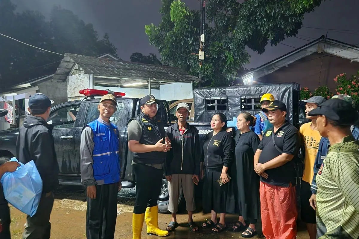 20250303 Kemensos Berikan Bansos untuk Warga Terdampak Banjir di Bogor