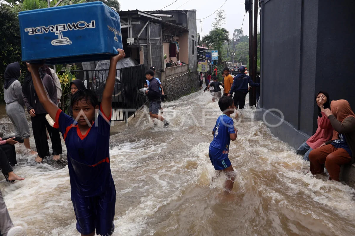 20250305 Bantu Warga Terdampak Banjir Kemensos Alokasikan Anggaran Rp3 Miliar