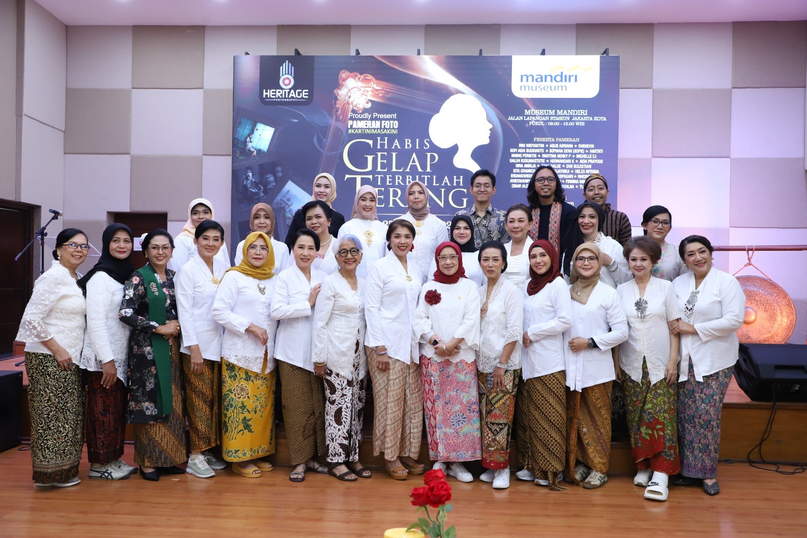 20250419 Menteri Rini Buka dan Berpartisipasi dalam Pameran Foto Kartini Masa Kini 1