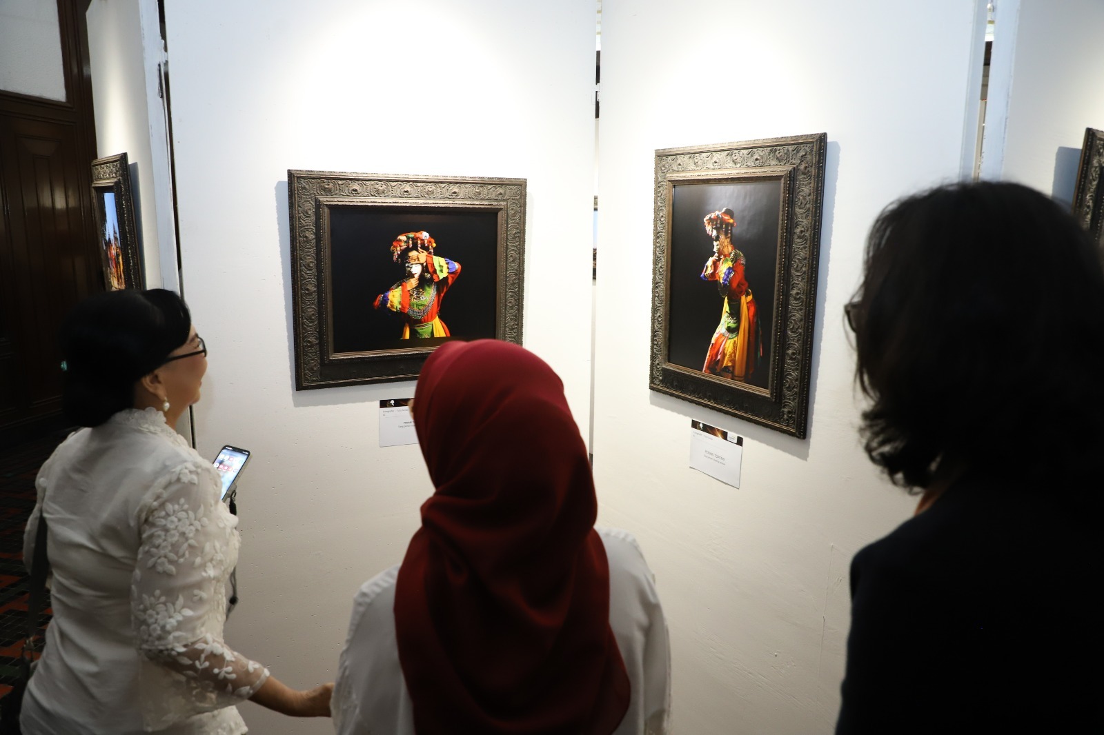 20250419 Menteri Rini Buka dan Berpartisipasi dalam Pameran Foto Kartini Masa Kini 2