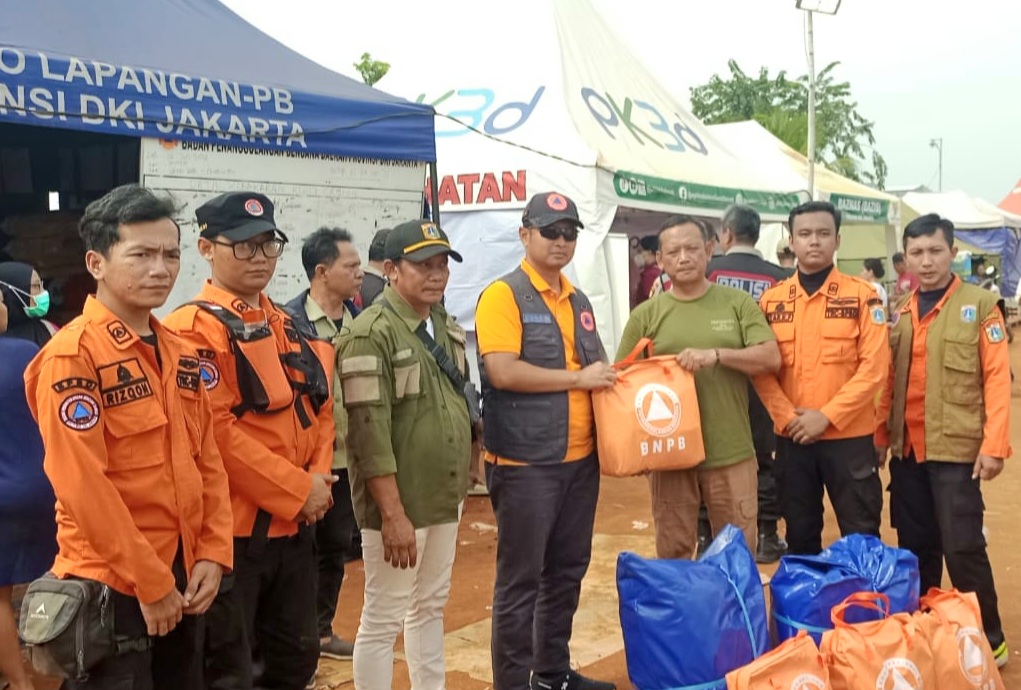 20250610 BNPB Salurkan Bantuan Logistik Korban Kebakaran Permukiman di Kapuk Muara