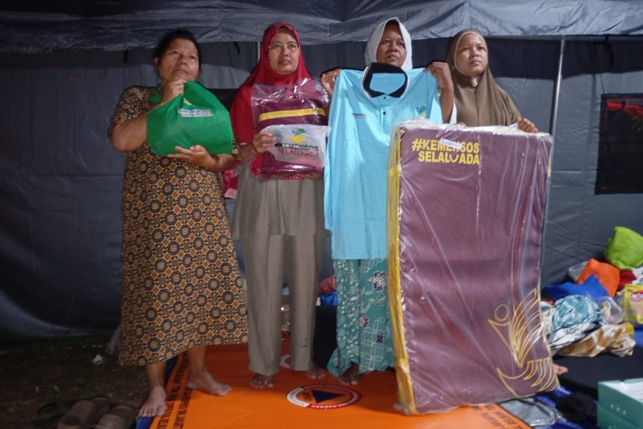 20250723 Kemensos Salurkan Bantuan untuk Korban Kebakaran di Bukit Duri Grogol Utara dan Tambora