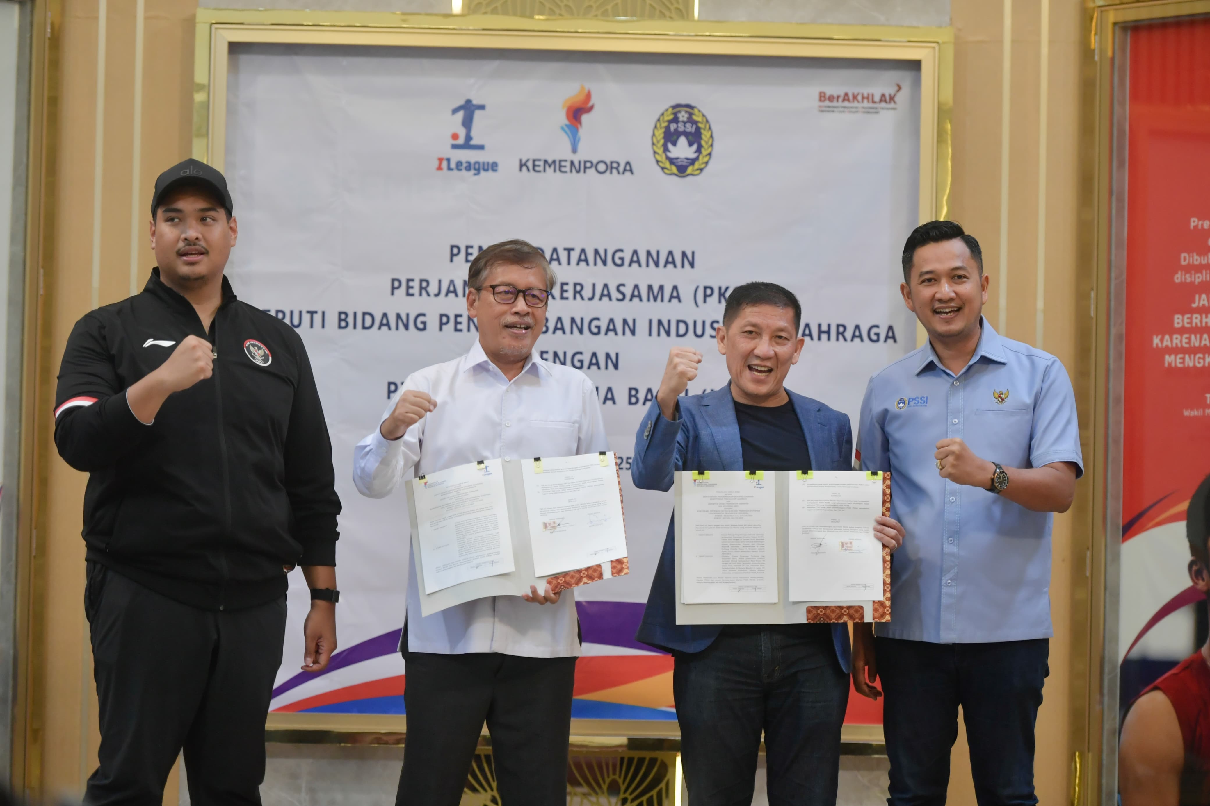 20250729 Kemenpora Gandeng LIB Menpora Dito Pembinaan Suporter Jadi Kunci Majukan Industri Sepak Bola Nasional
