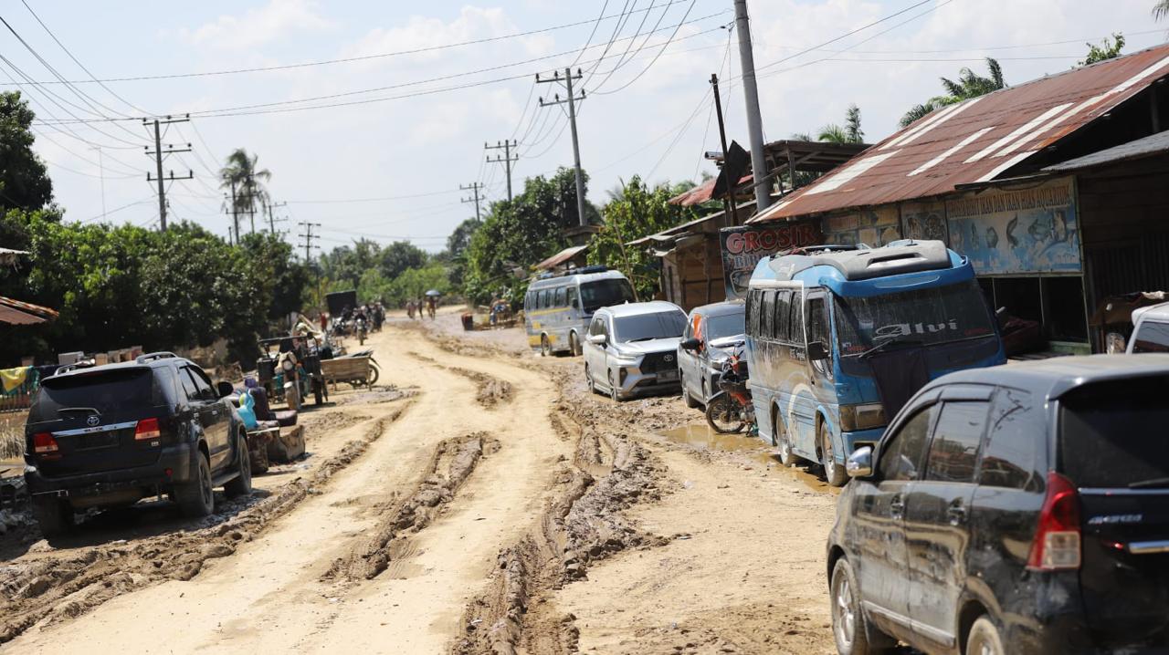 20251203 Akses Jalan Tamiang Sumut serta Aceh Barat Daya Sudah Bisa Dilintasi Mobil dan Truk Besar