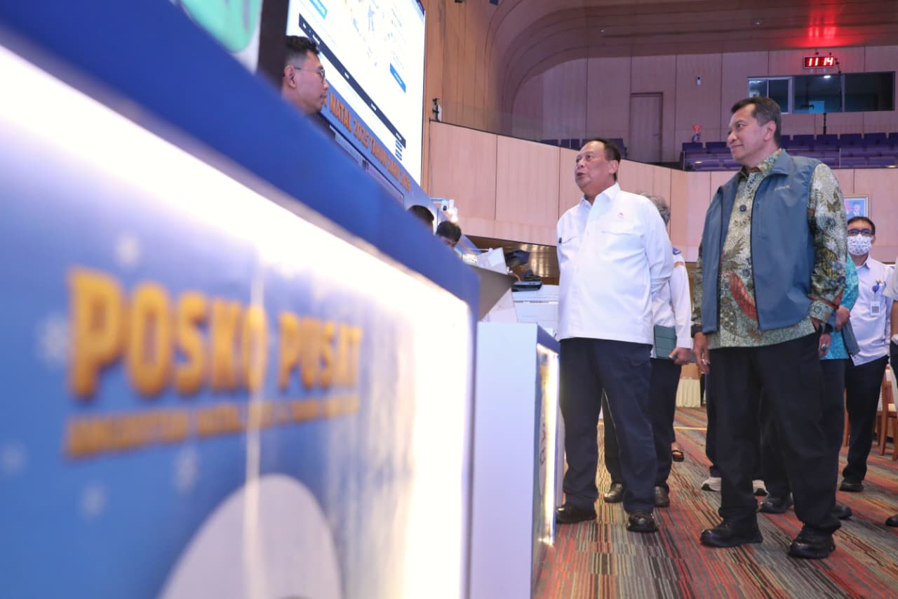 20251231 Wakil Menteri PANRB dan Wamenhub Meninjau Posko Pusat Angkutan Nataru