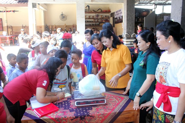 nabung sampah plastik