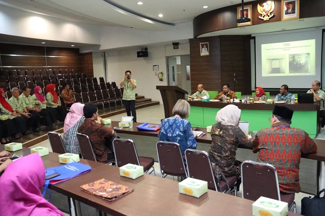20171013 DEP YANLIK Kunjungi RS Mata dan Kantor Sumatera Ekspres 13
