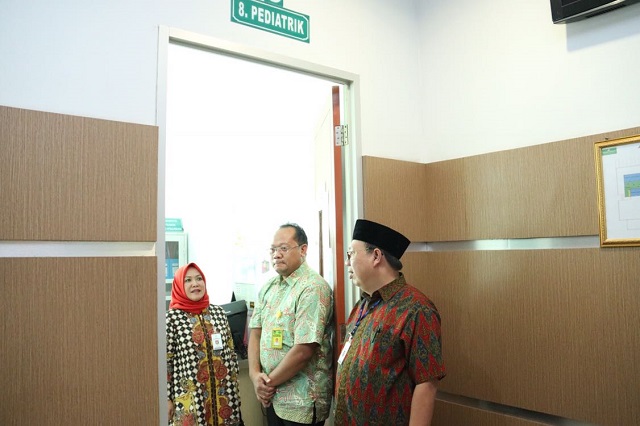 20171013 DEP YANLIK Kunjungi RS Mata dan Kantor Sumatera Ekspres 13