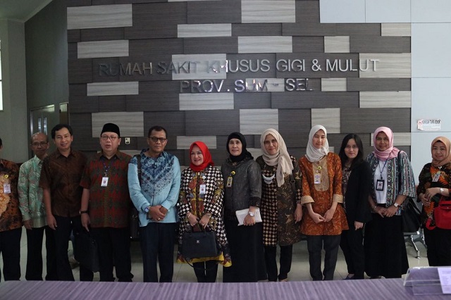 20171013 DEP YANLIK Kunjungi RS Mata dan Kantor Sumatera Ekspres 13