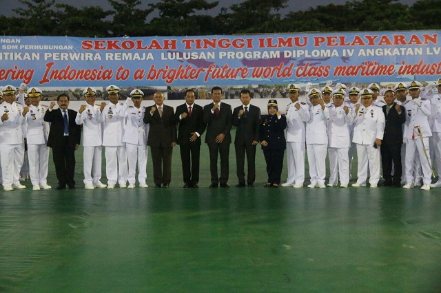 20180509 MENTERI DEP BALAKS STAFLI Wisuda STIP 1