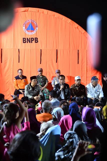 20180813 jokowi temui korban gempa lombok