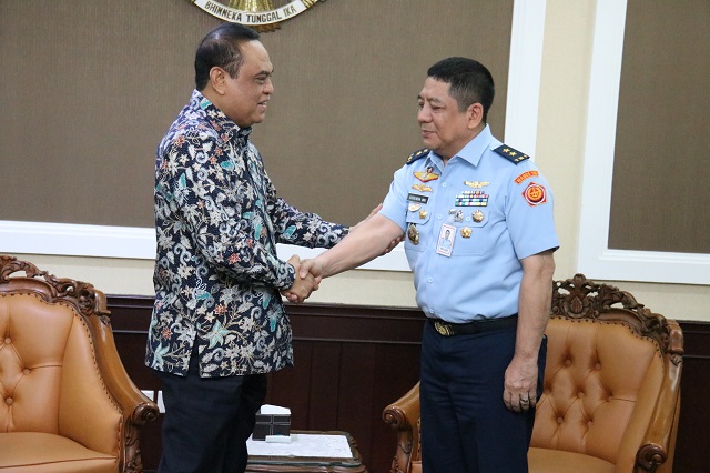 20180919 MENTERI SESMEN Menerima Kepala BAIS RESIZE