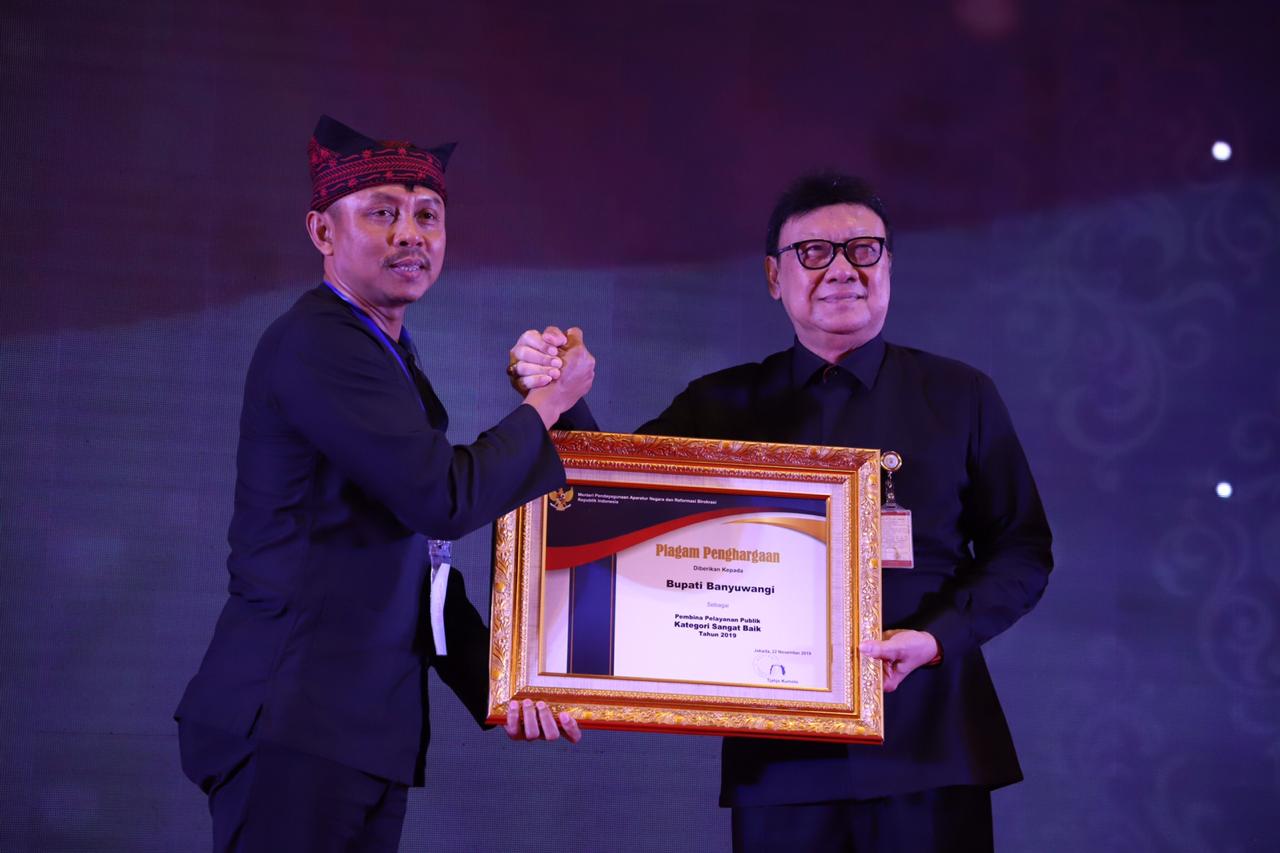 20191122 Penyerahan Hasil Evaluasi Pelayanan Publik PemProvKabKota Wilayah II 1