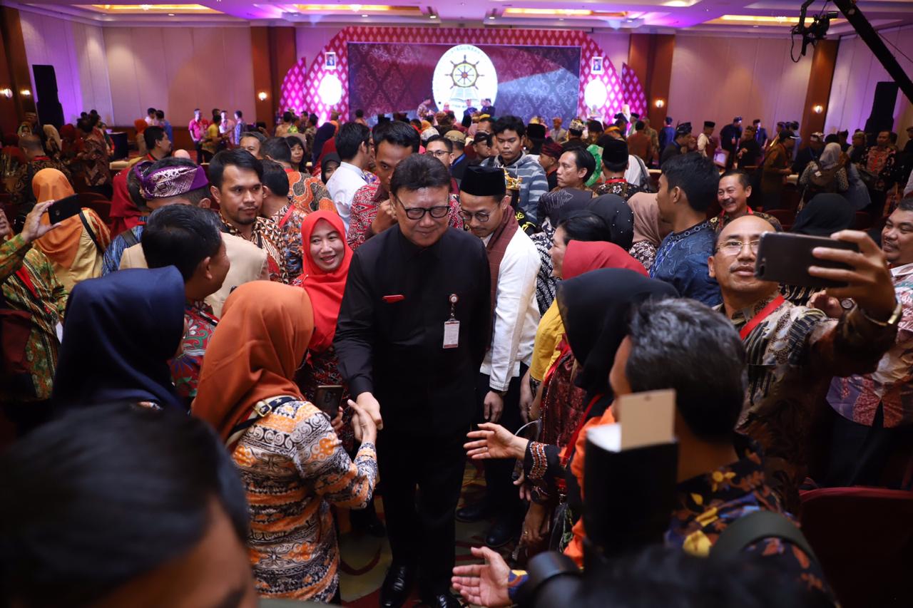 20191122 Penyerahan Hasil Evaluasi Pelayanan Publik PemProvKabKota Wilayah II 1
