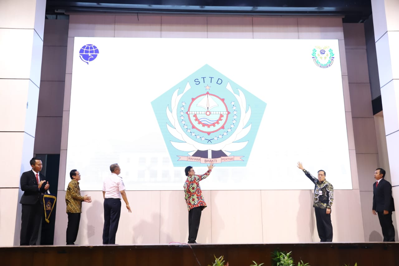 20200131 Penyerahan SK Menteri PTDI STTD 12