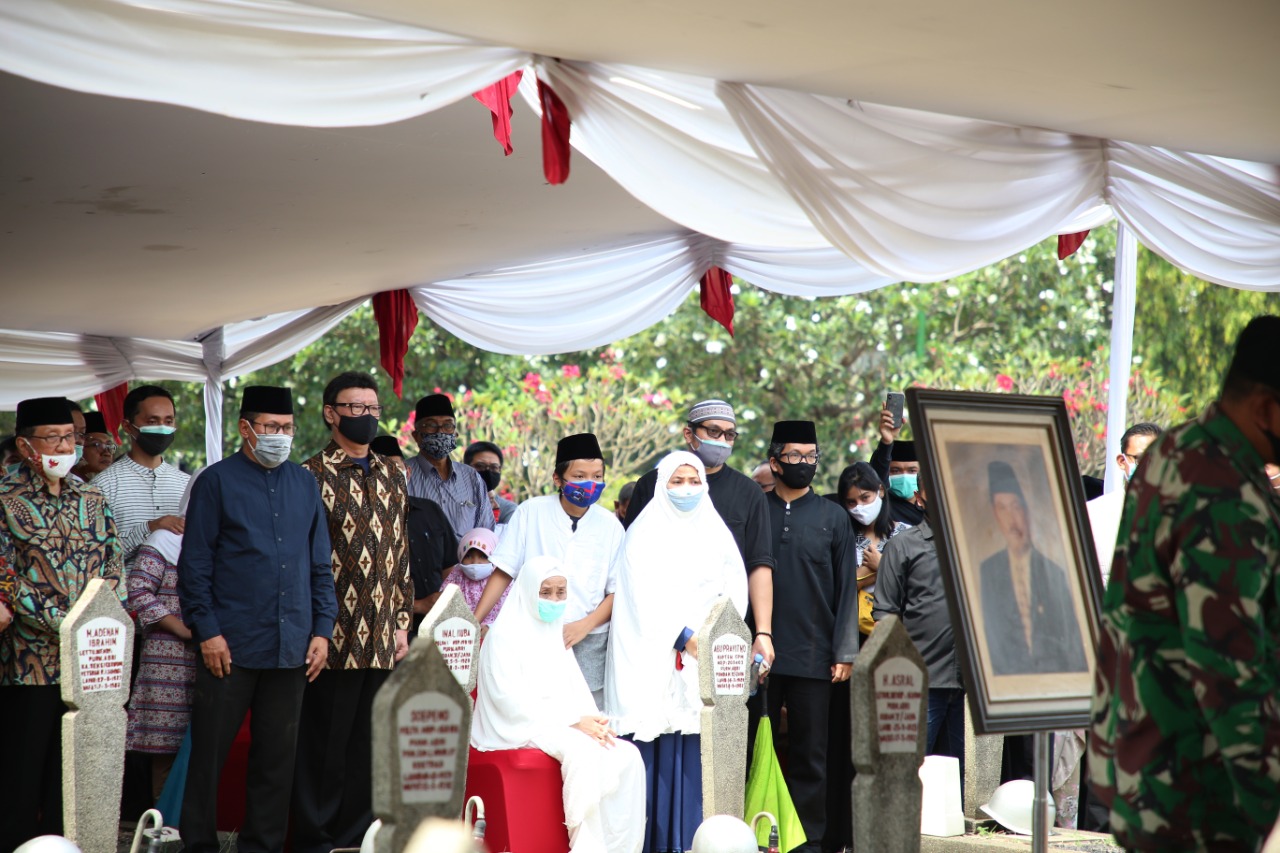 20200908 Menghadiri Pemakaman Malik Fadjar 1