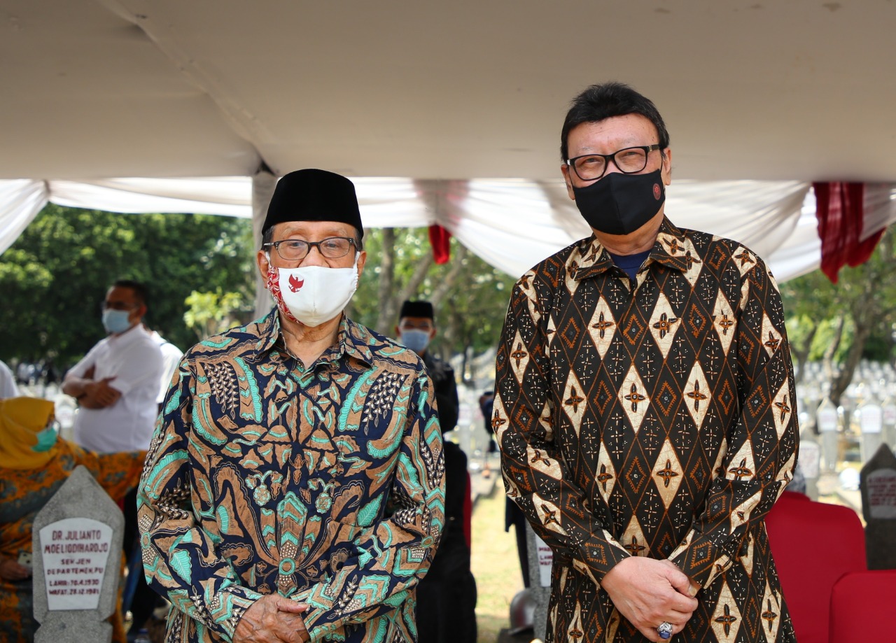 20200908 Menghadiri Pemakaman Malik Fadjar 1