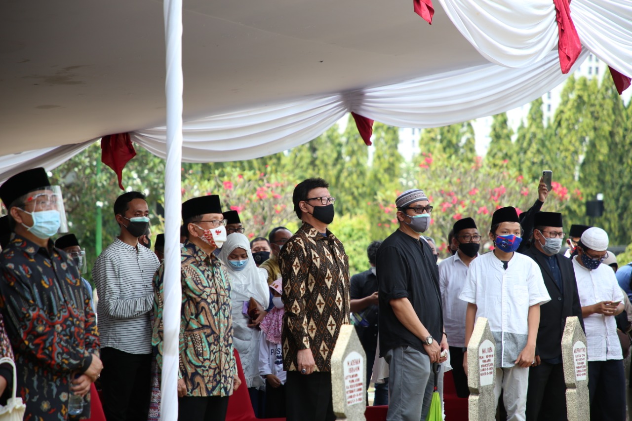 20200908 Menghadiri Pemakaman Malik Fadjar 1