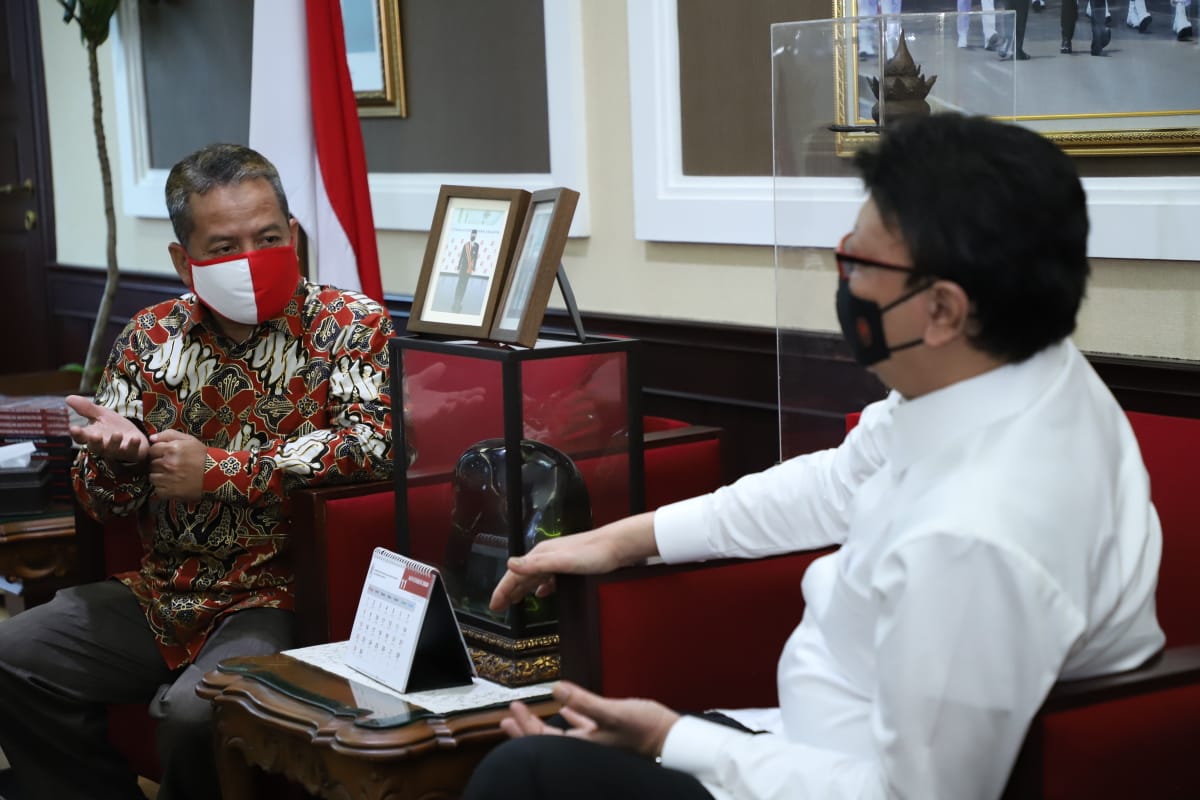 20201124 Menerima penghargaan Best Minister dari Redaksi Obsession 8