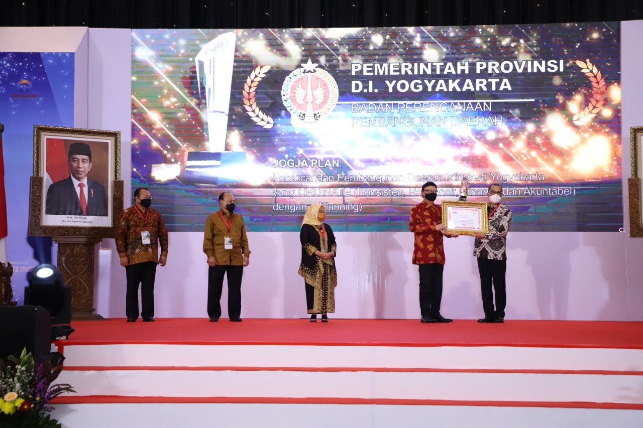 20201125 Awarding Top Inovasi Pelayanan Publik Inovasi Penanganan Covid 19 dan Pengelolaan Pengaduan Pelayanan Publik Terbaik Tahun 2020 17