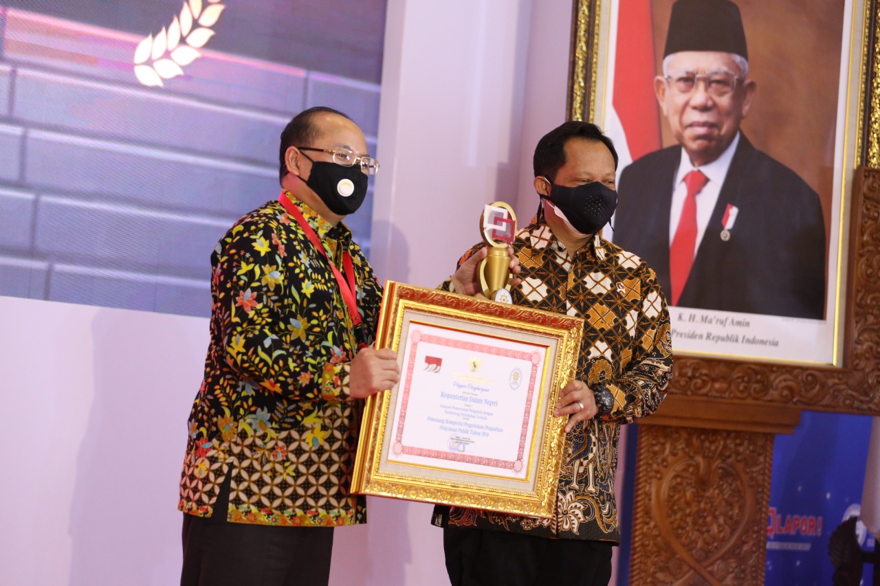 20201125 Awarding Top Inovasi Pelayanan Publik Inovasi Penanganan Covid 19 dan Pengelolaan Pengaduan Pelayanan Publik Terbaik Tahun 2020 17