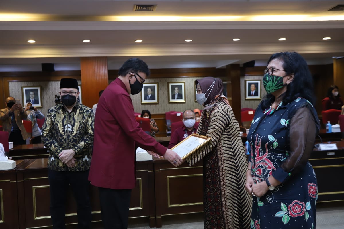 20210505 Penyerahan Penghargaan dan Santunan Kepada Para ASN Tewas dalam Tugas Penanganan Covid 19 10