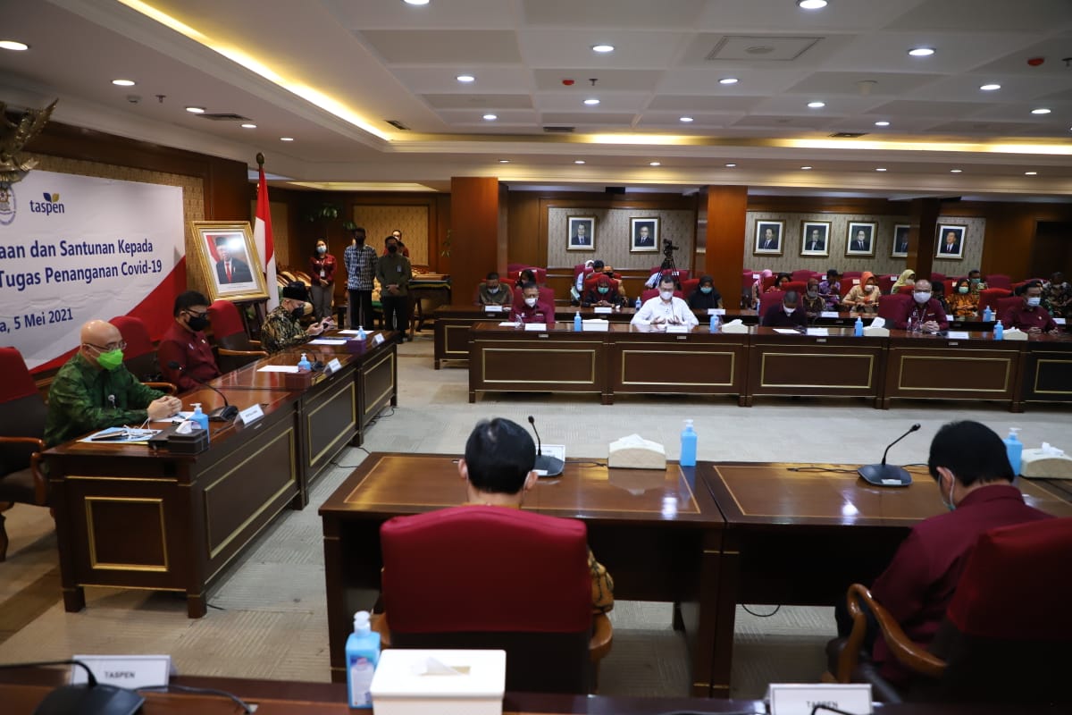 20210505 Penyerahan Penghargaan dan Santunan Kepada Para ASN Tewas dalam Tugas Penanganan Covid 19 15