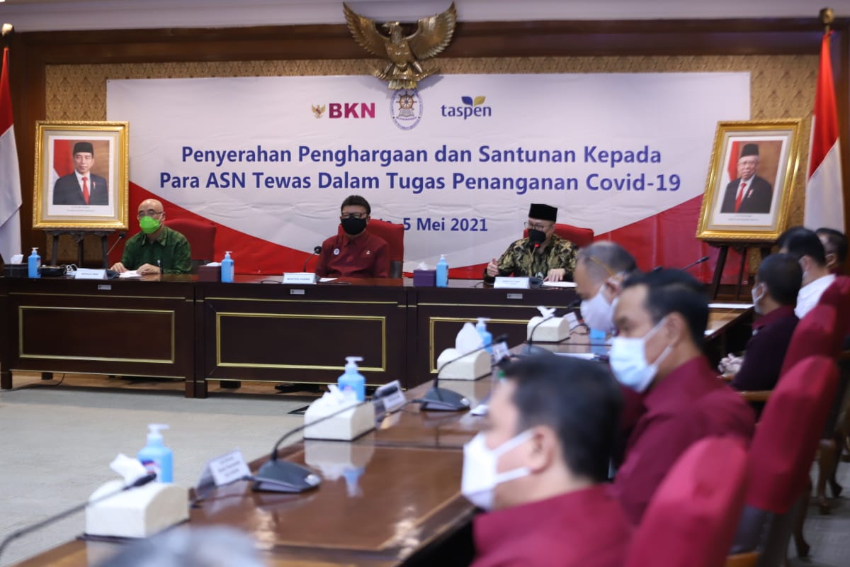 20210505 Penyerahan Penghargaan dan Santunan Kepada Para ASN Tewas dalam Tugas Penanganan Covid 19 15