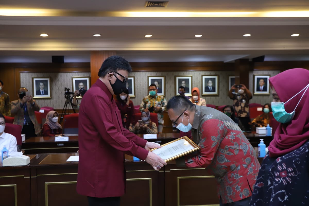 20210505 Penyerahan Penghargaan dan Santunan Kepada Para ASN Tewas dalam Tugas Penanganan Covid 19 15